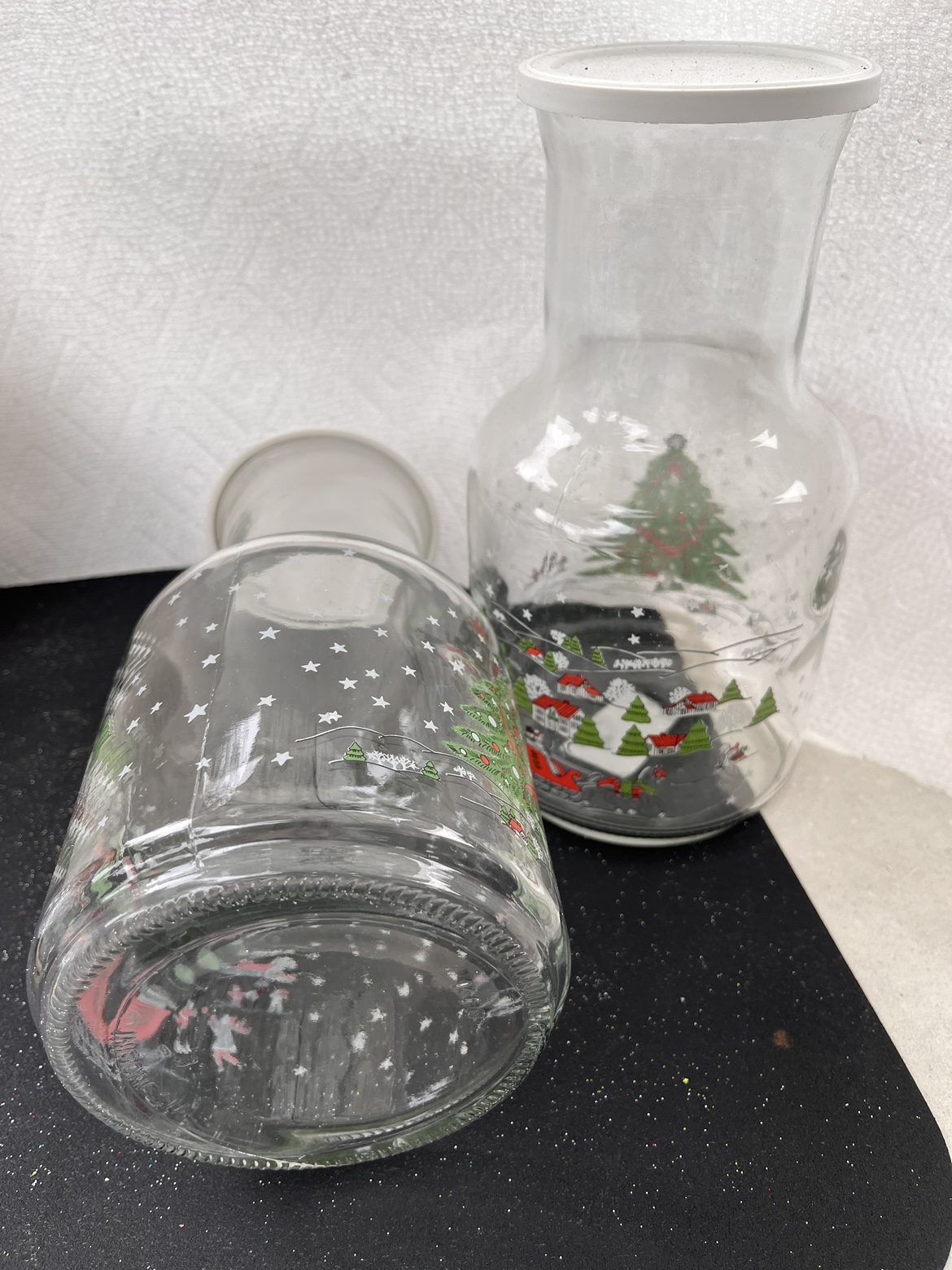 Set of 2 Glass Pitchers with lids