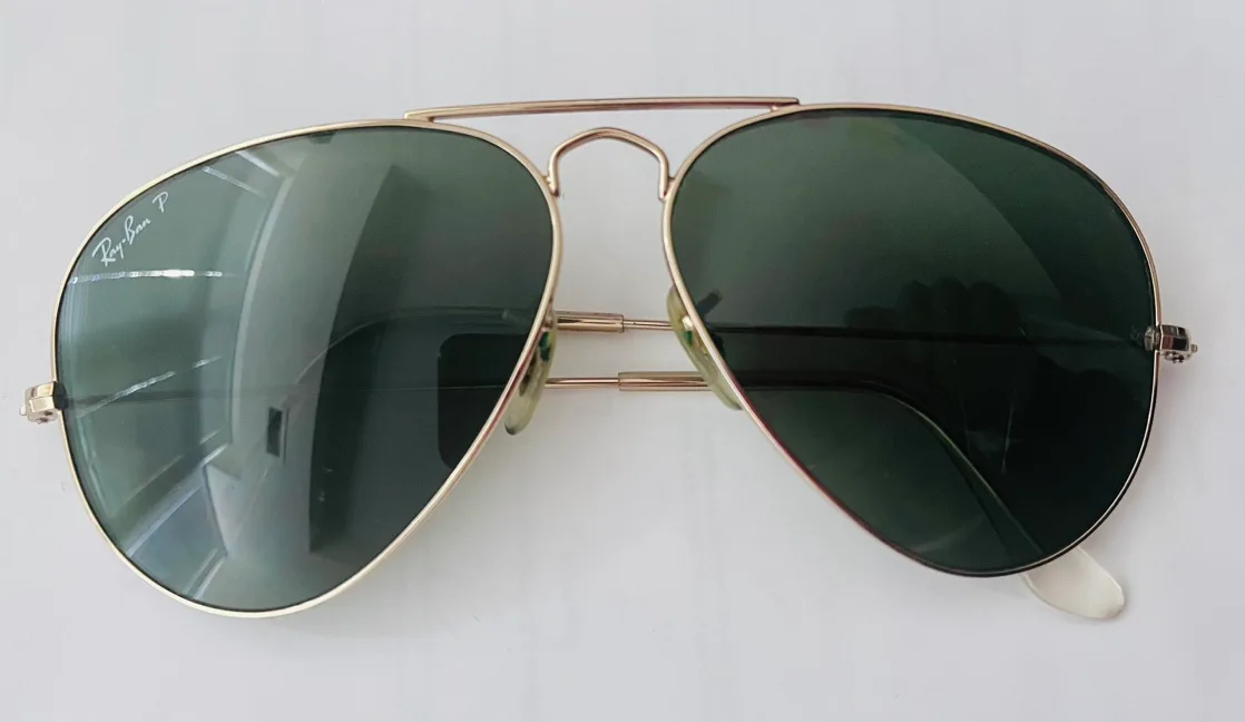 Ray Ban Aviator Sunglasses - one lens cracked thumbnail