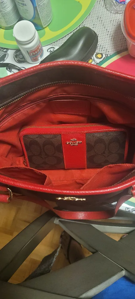 Coach bag/wallet image indicator(5)