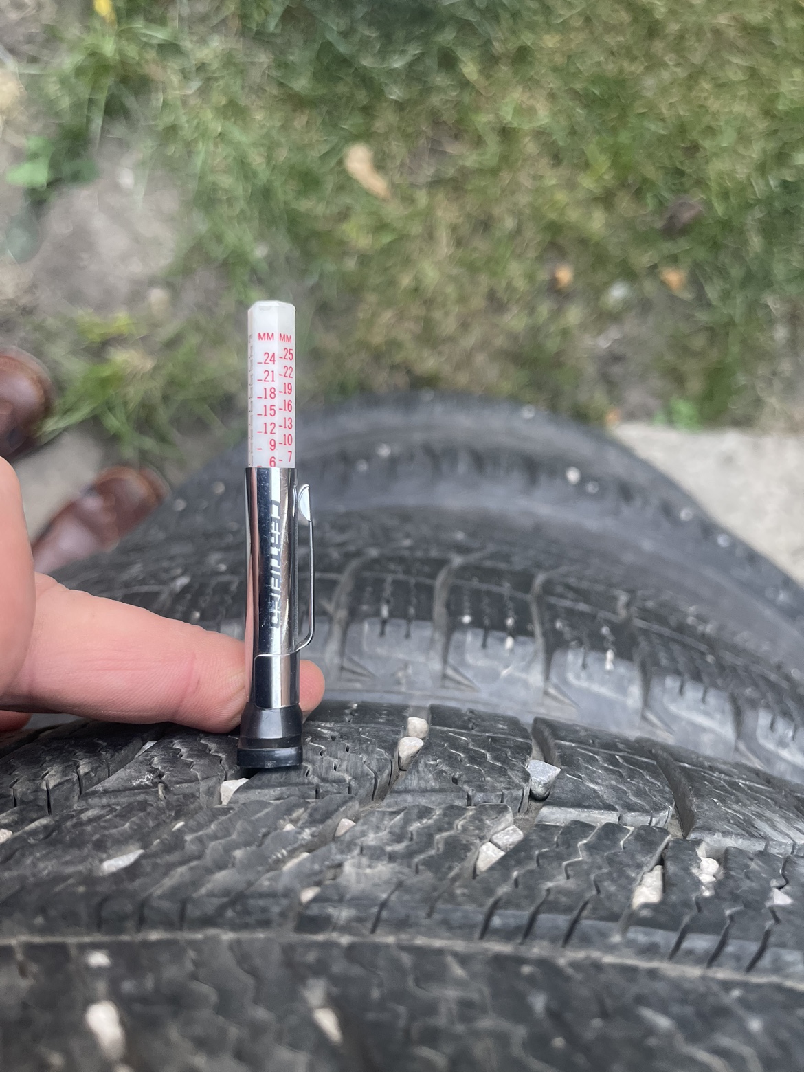 Set of 4 Michelin Tires and Rims - photo 2