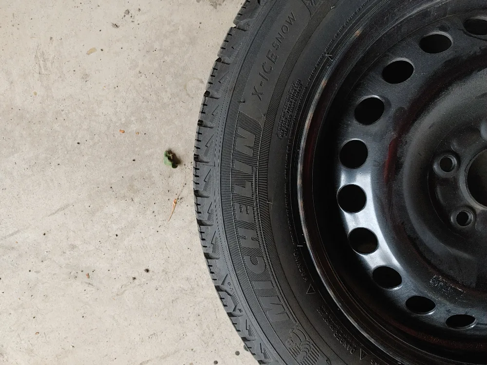 Michelin X-Ice Snow Tire and Rims image indicator(2)
