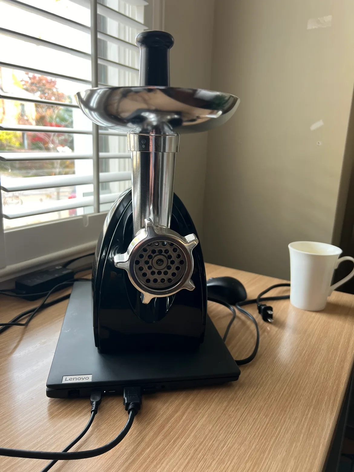 Nesco 500W Electric Meat Grinder Sausage Maker image indicator(3)