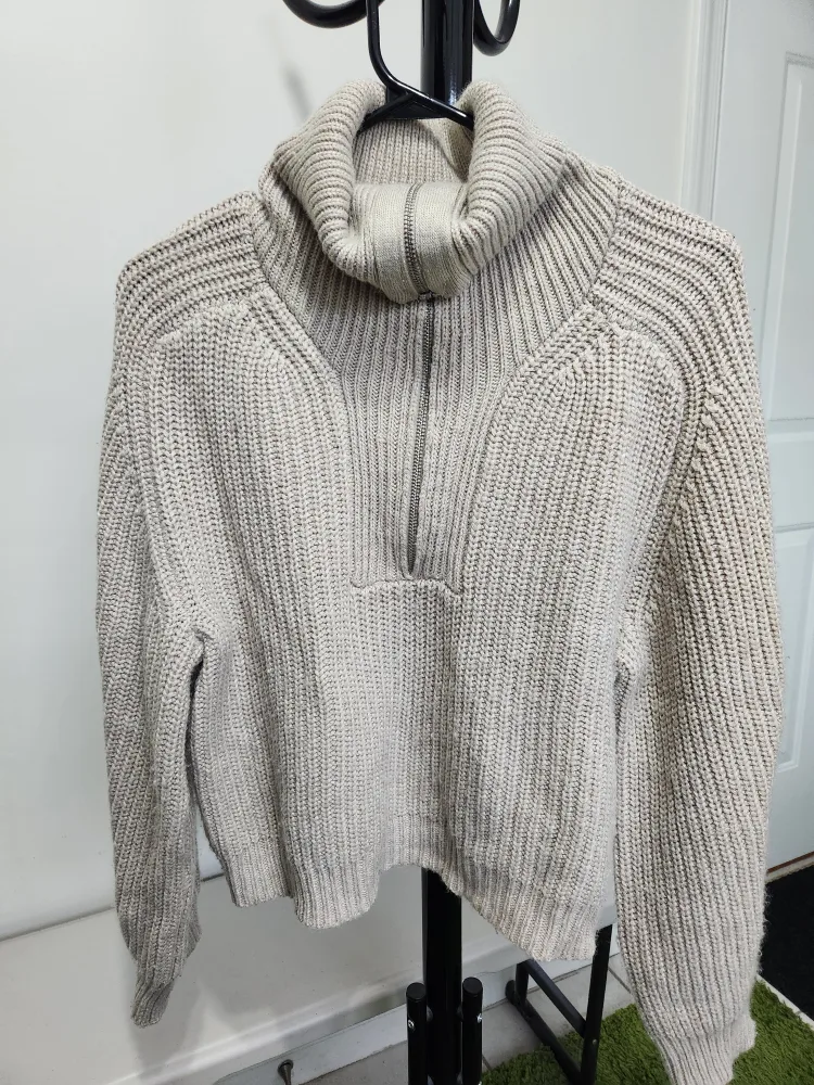Knitted Oversized Croptop by Dynamite, Size XSmall thumbnail