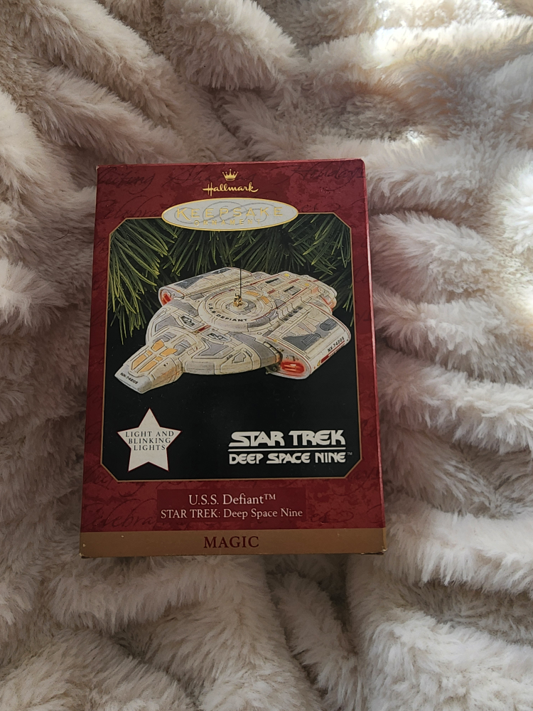 Hallmark Star Trek Deep Space Nine Defiant Light & Sound