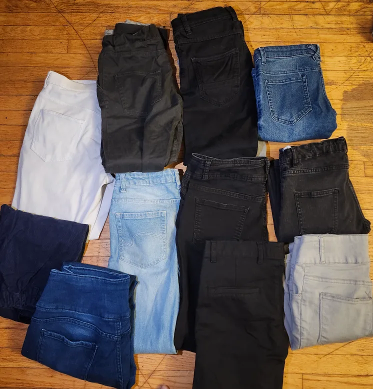 11 assorted Jeans kids boys and girls image indicator(2)