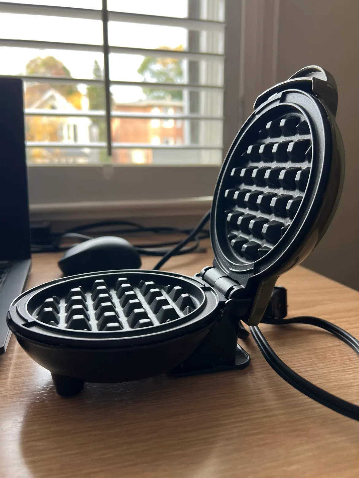 Dash Mini Waffle Maker image indicator(4)