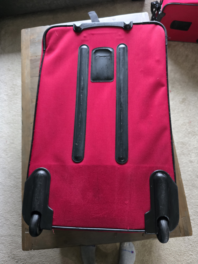 Red Suitcase Set - photo 4