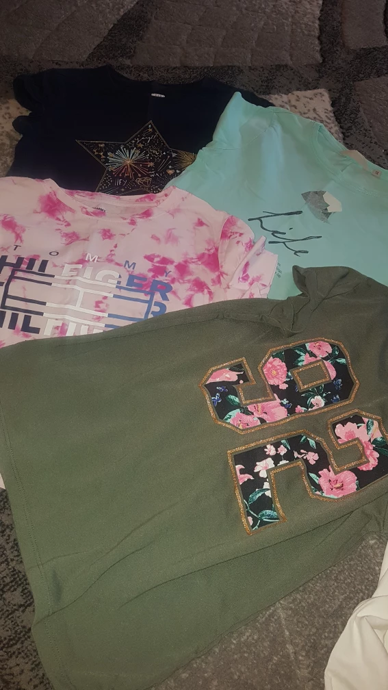 4 T-Shirts