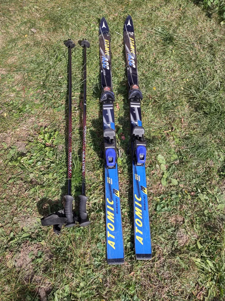 Atomic ASC 70 Skis with Poles thumbnail