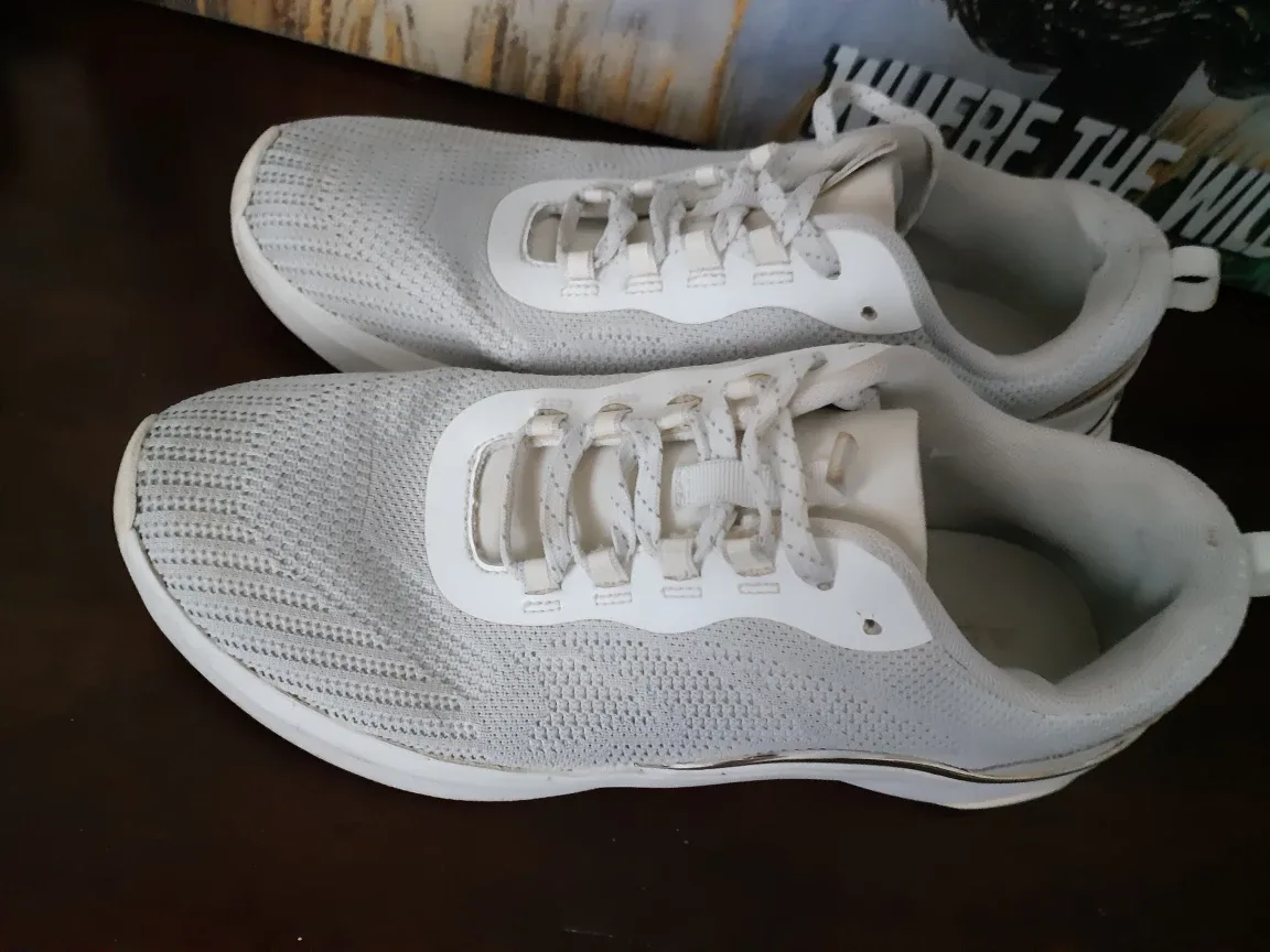 Aldo Gold And White Sneakers! 🥕 thumbnail