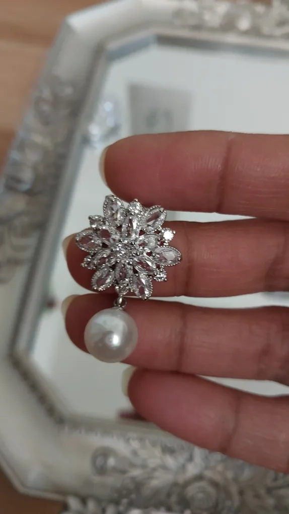 BNIB Faux Pearl & Cubic Zirconia Necklace & earrings Set image indicator(7)