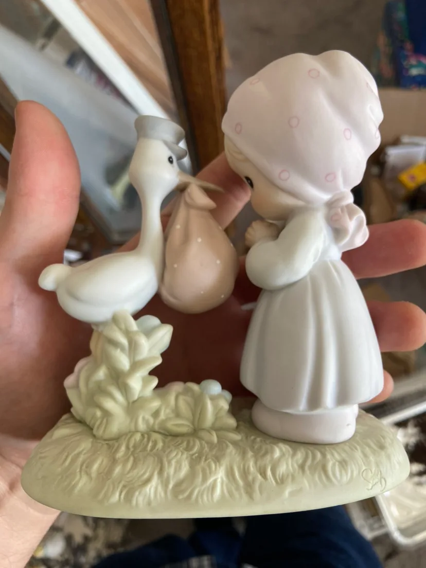 Precious Moments Figurine Joy On Arrival 1990 image indicator(2)