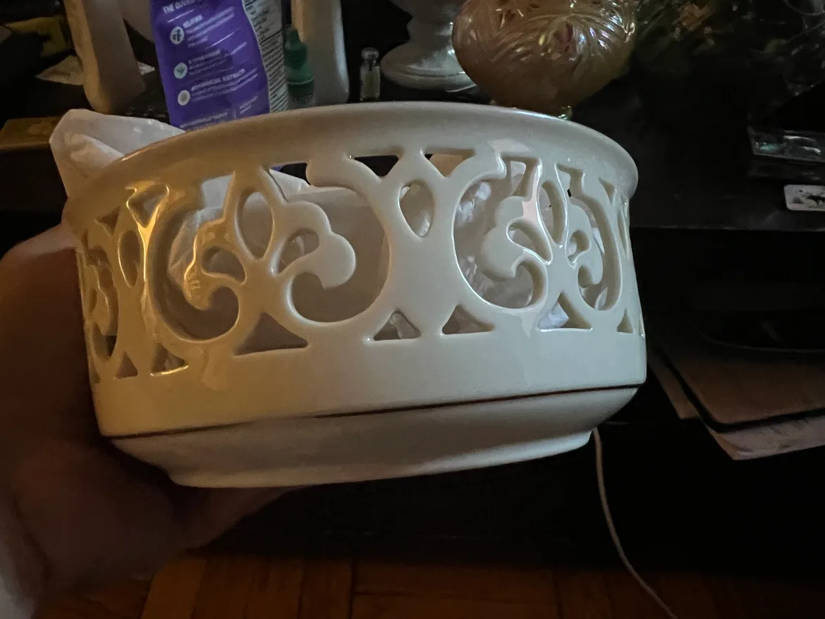 Lenox Elegant Pattern Openwork Brittany Bowl image indicator(2)