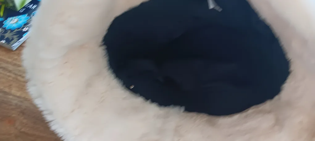 White Faux Fur Bucket Hat image indicator(4)