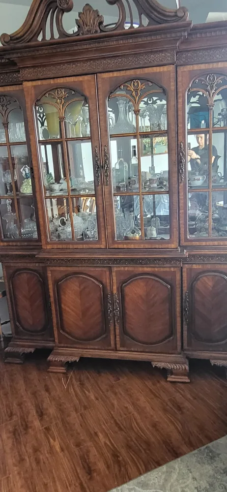 Dining Room Set with Hutch image indicator(3)