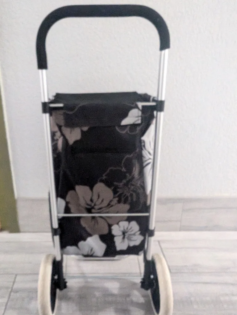 Grocery buggy - like new! image indicator(3)