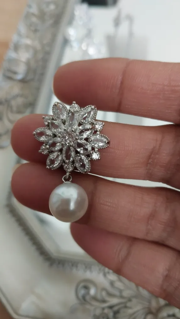 BNIB Faux Pearl & Cubic Zirconia Necklace & earrings Set image indicator(4)