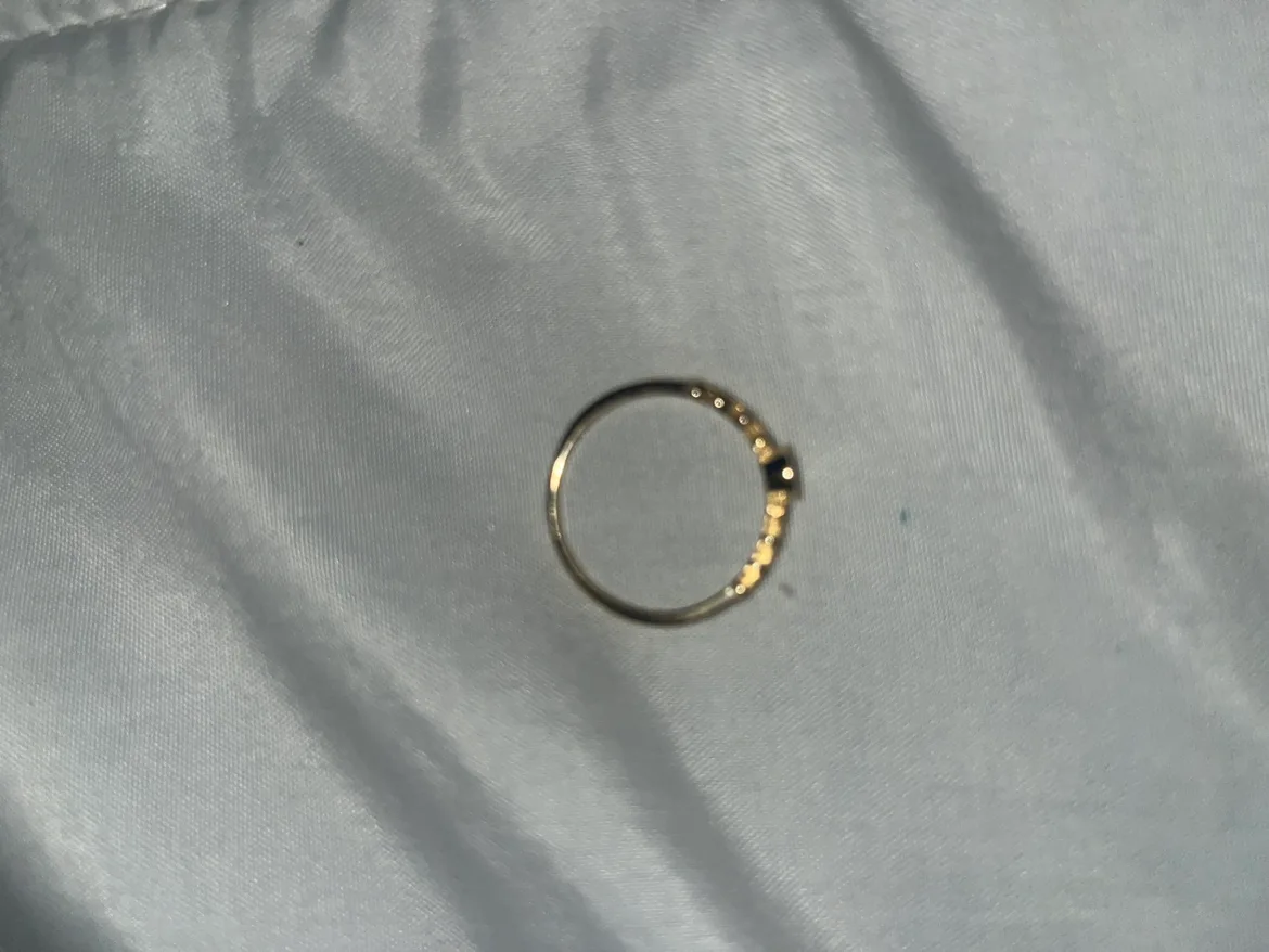 Gold Ring with Single Stone image indicator(2)
