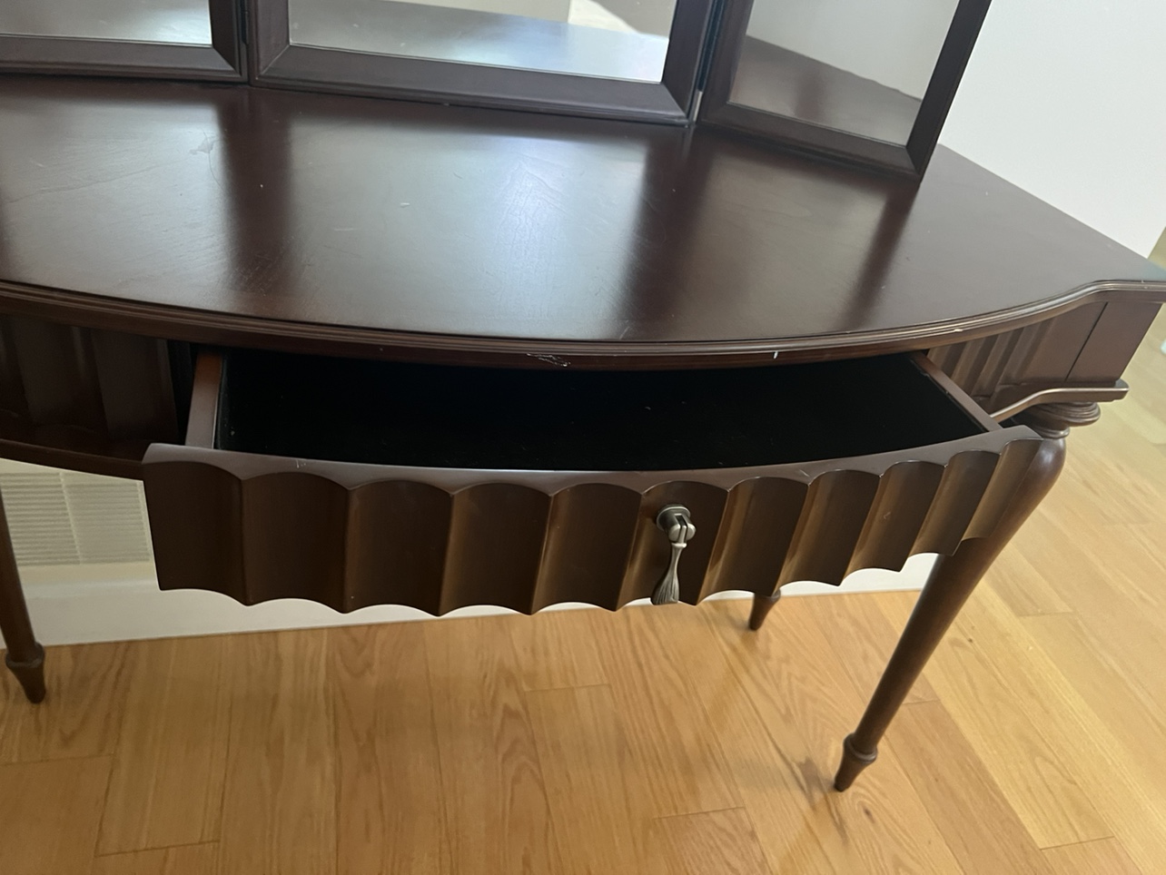 Bombay Vanity Table - photo 3
