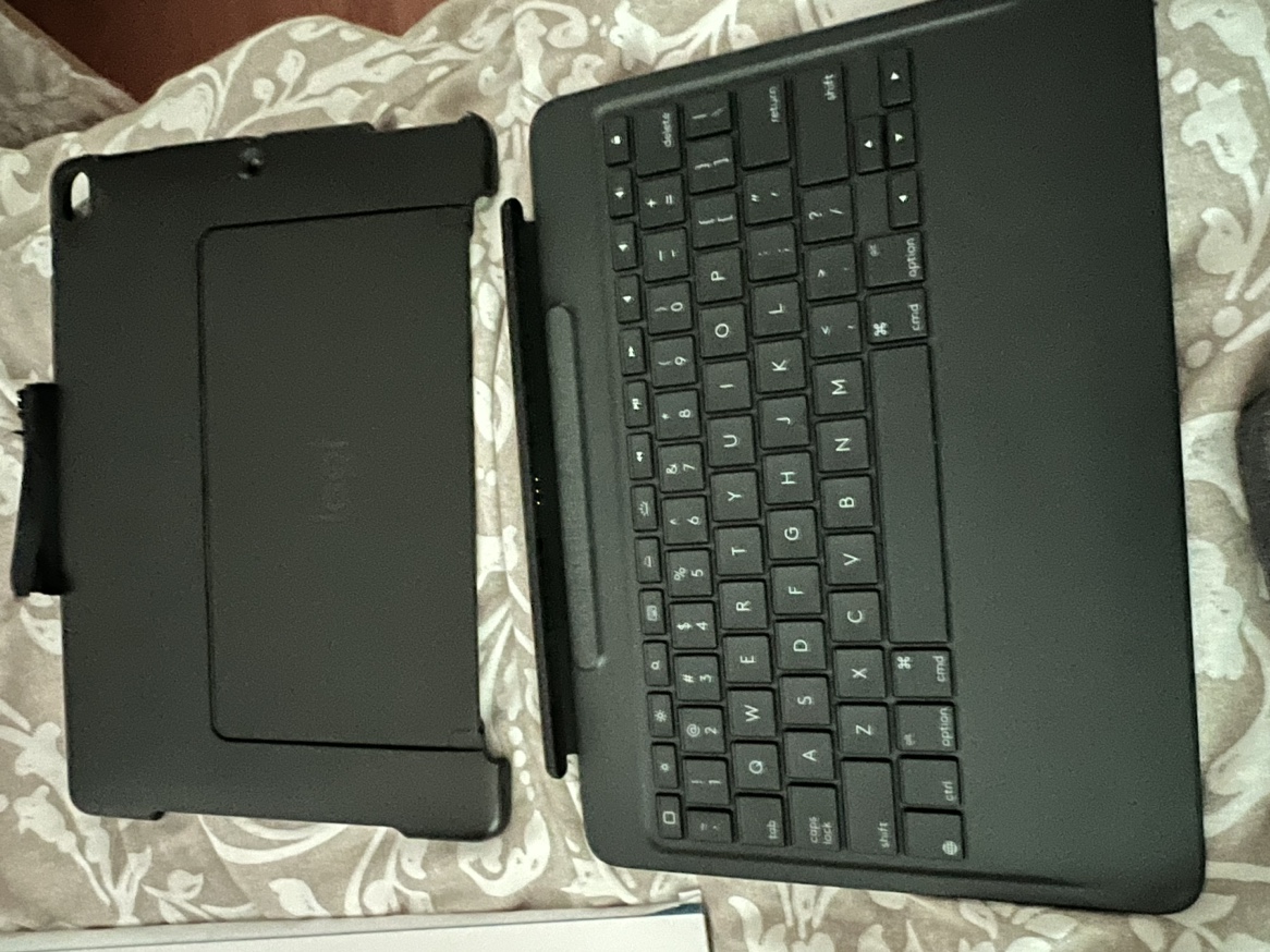 iPad Pro 10.5 inch (2nd Generation) + Accessories - photo 3