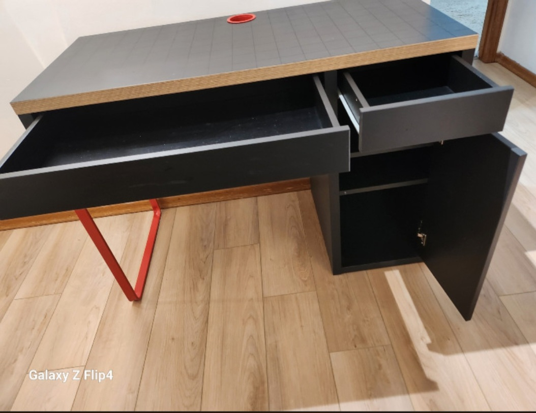 computer black desk with red legs - photo 3