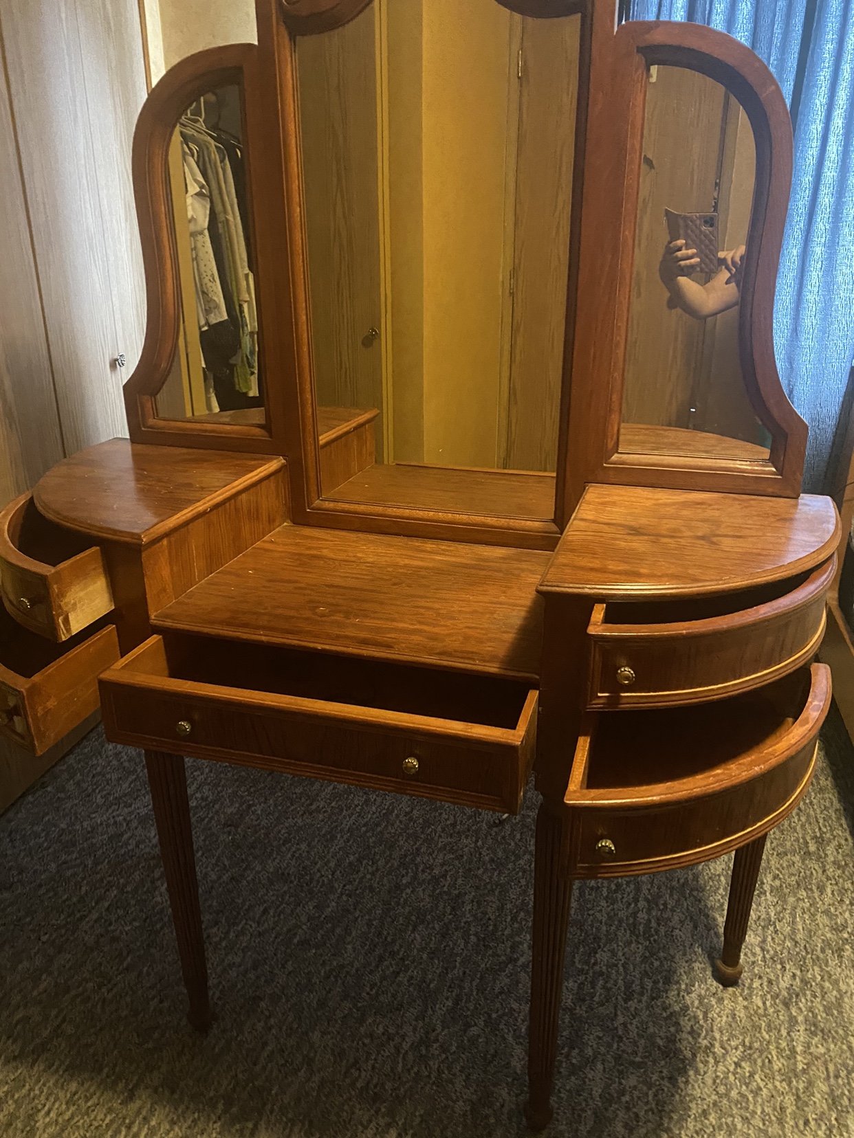 Antique makeup vanity. - photo 5
