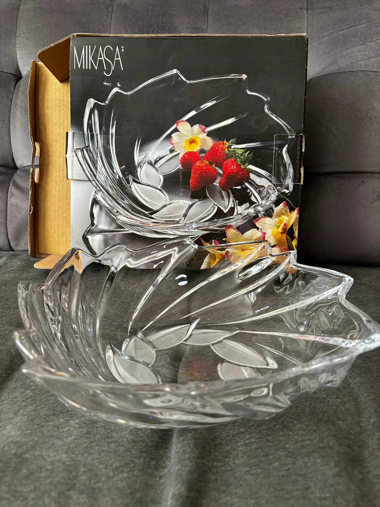 Mikasa Crystal Serving Bowl thumbnail