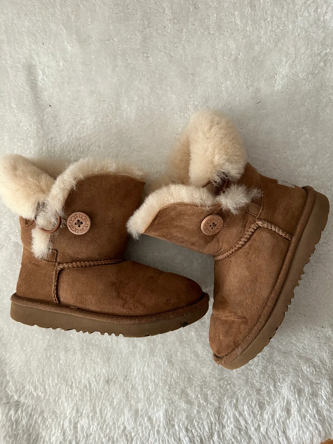 UGG Bailey Button II Kids Boot, Tan Suede & Sheepskin thumbnail