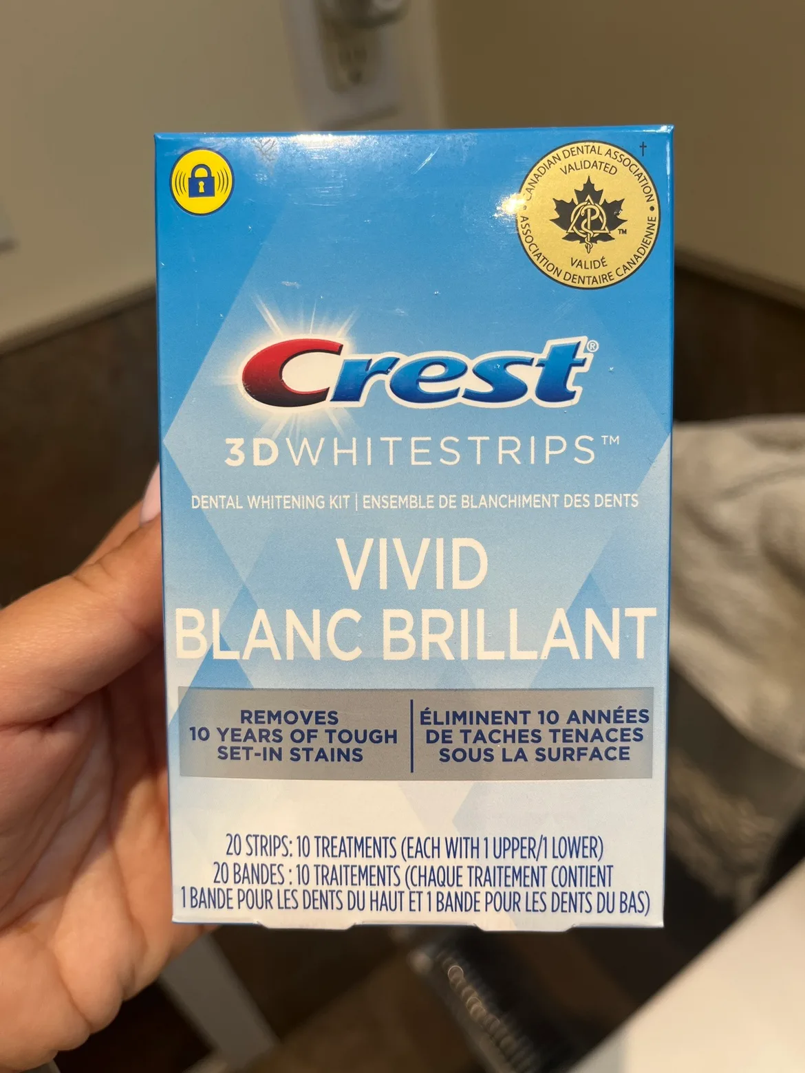 Crest 3D White Vivid Whitening Strips thumbnail