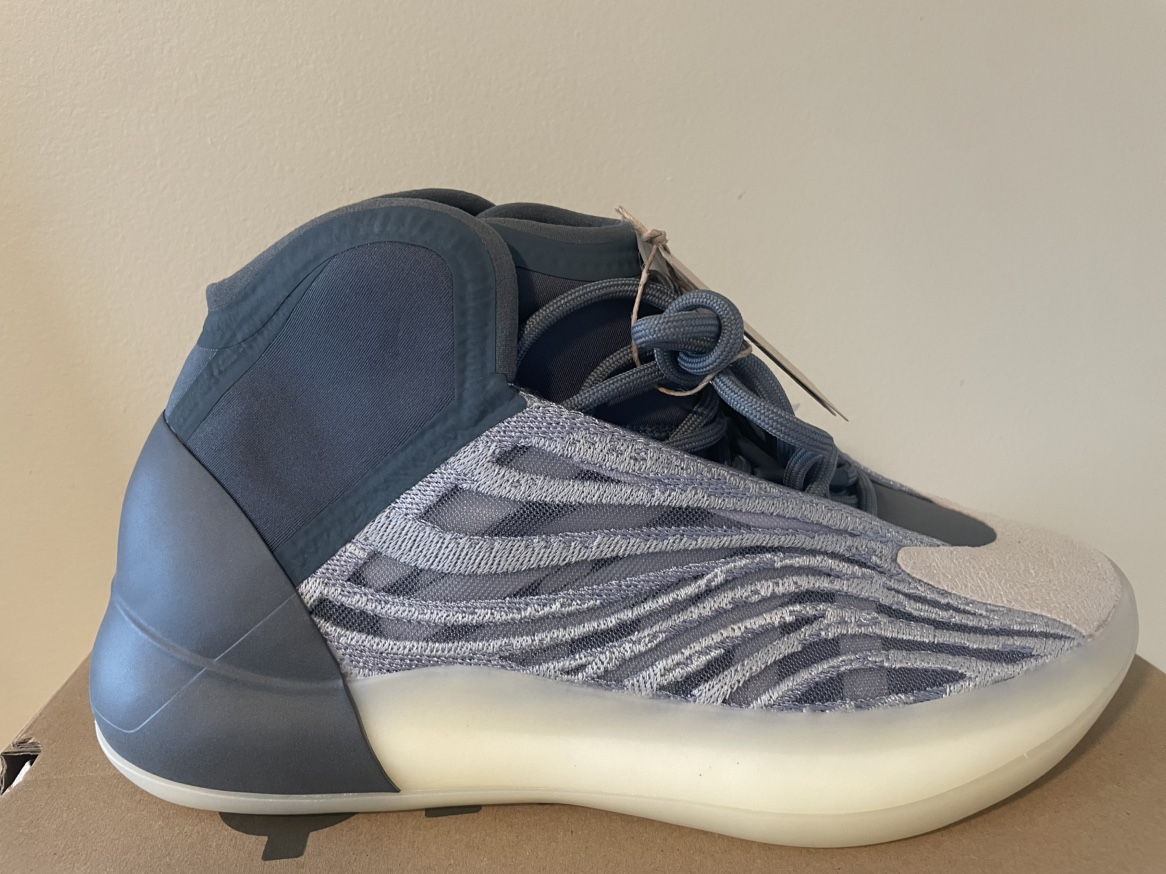 Yeezy QNTM Mono Carbon Size 8