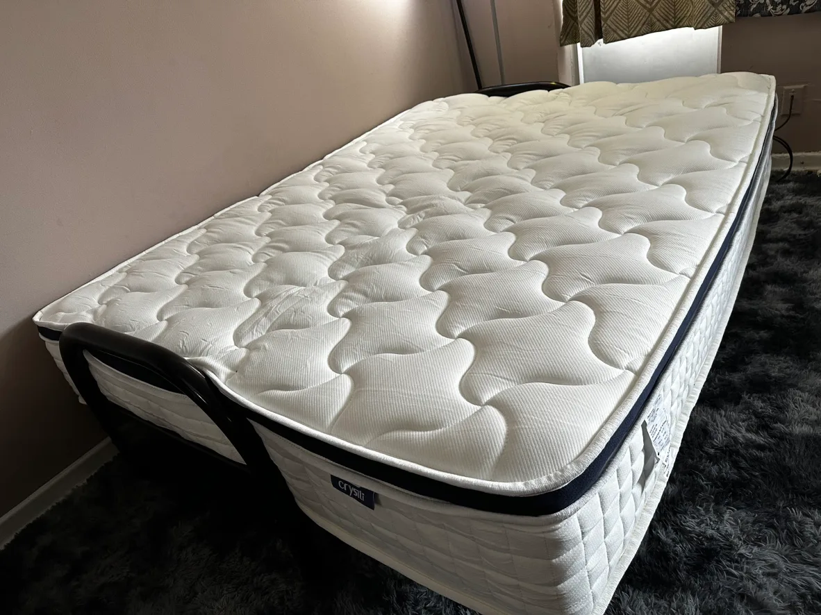 Queen size  Mattress thumbnail