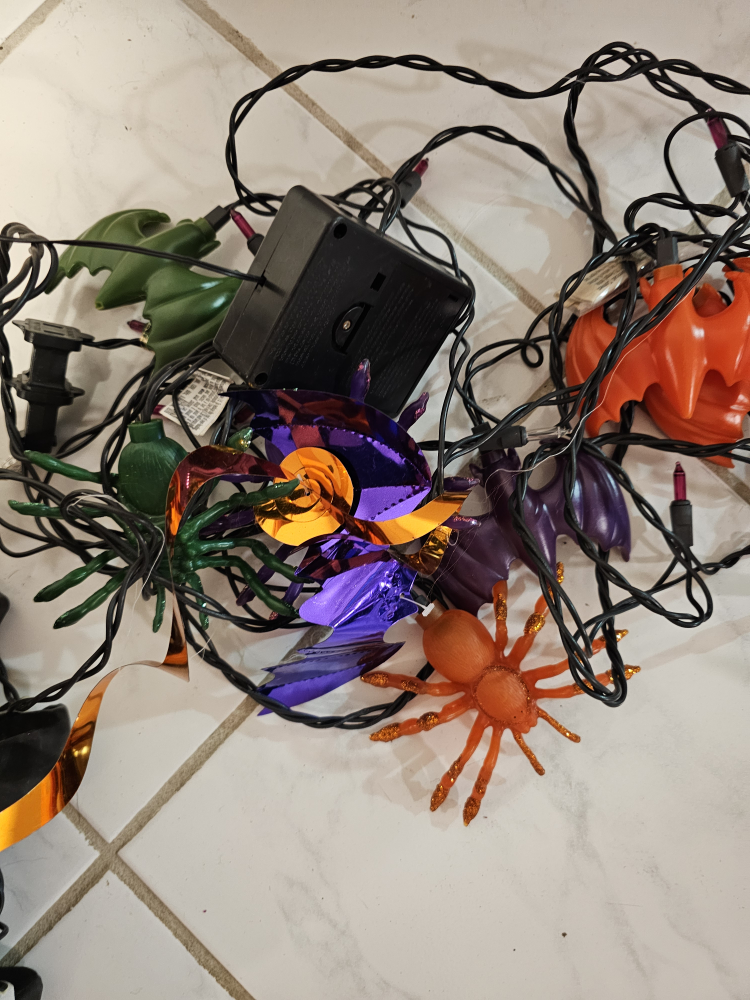 Halloween Decorations Lot - photo 3