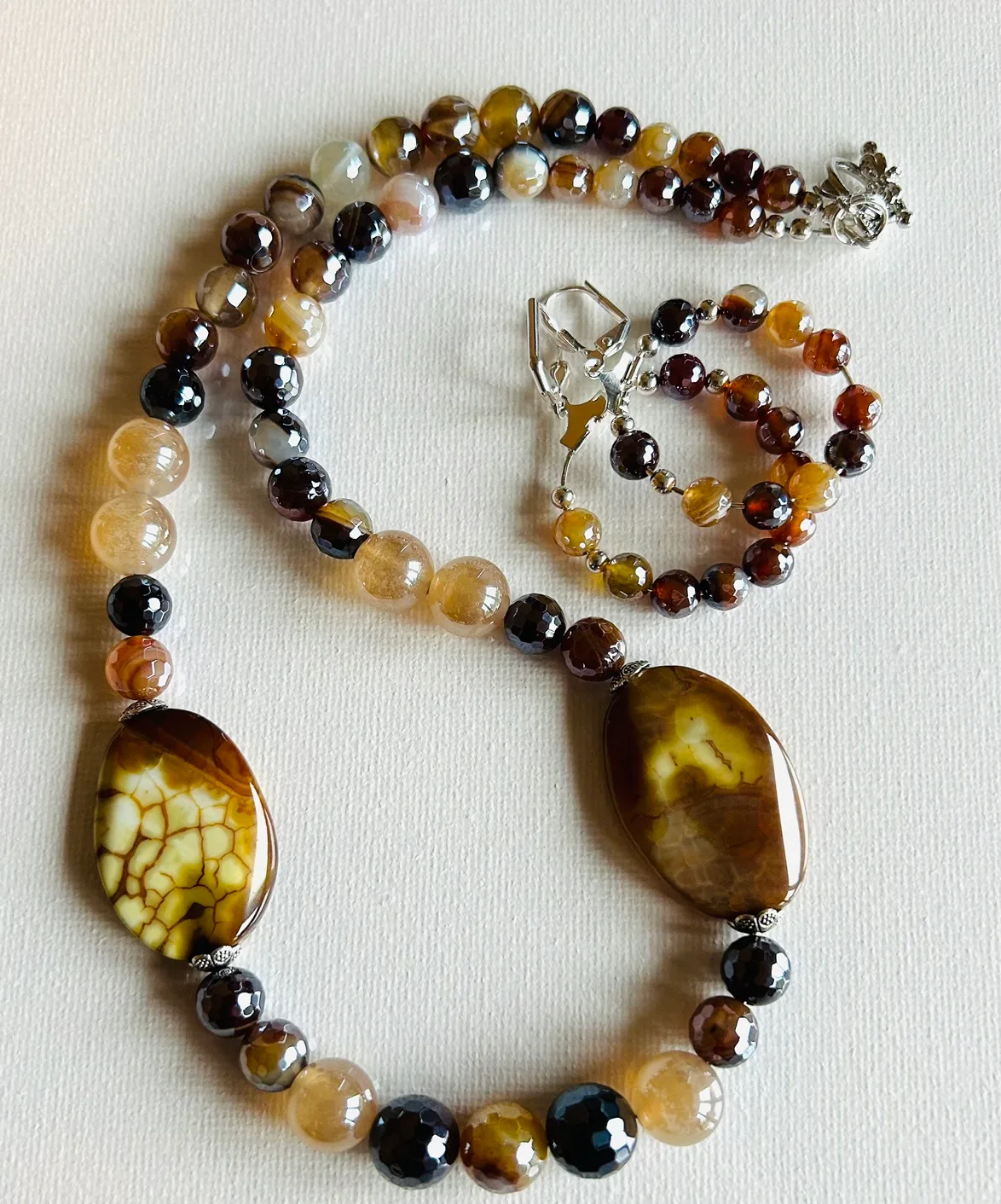 Gemstone necklace sets and bracelets image indicator(5)