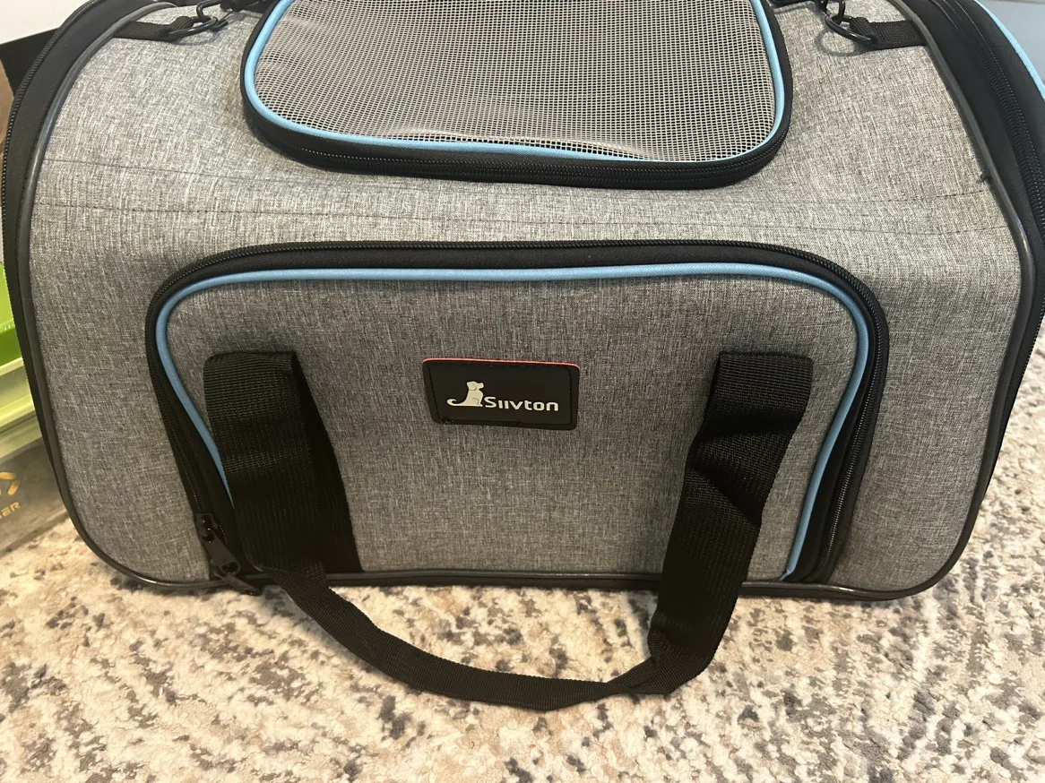 New Pet Carrier with expandable sides thumbnail