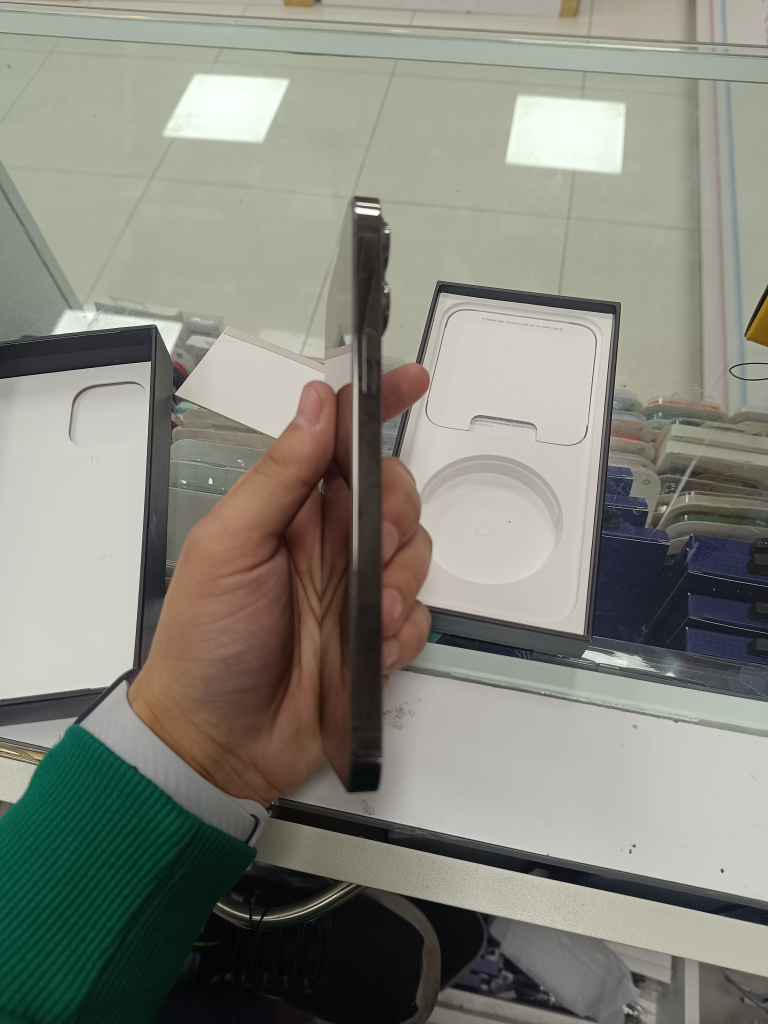 iPhone 13 Pro Max with box and charging cable 128 gb - photo 5