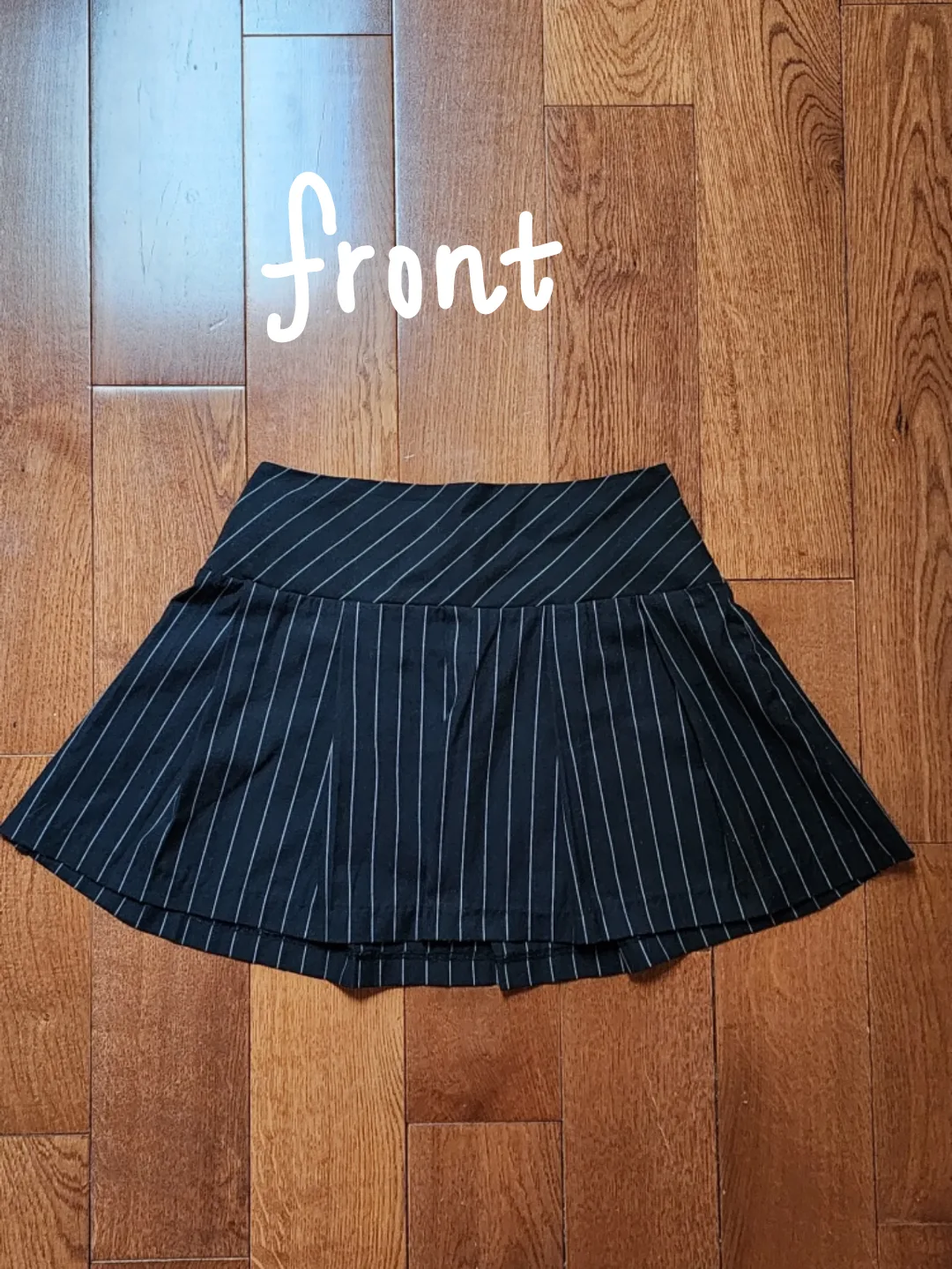 H&M pleated mini skirt image indicator(3)