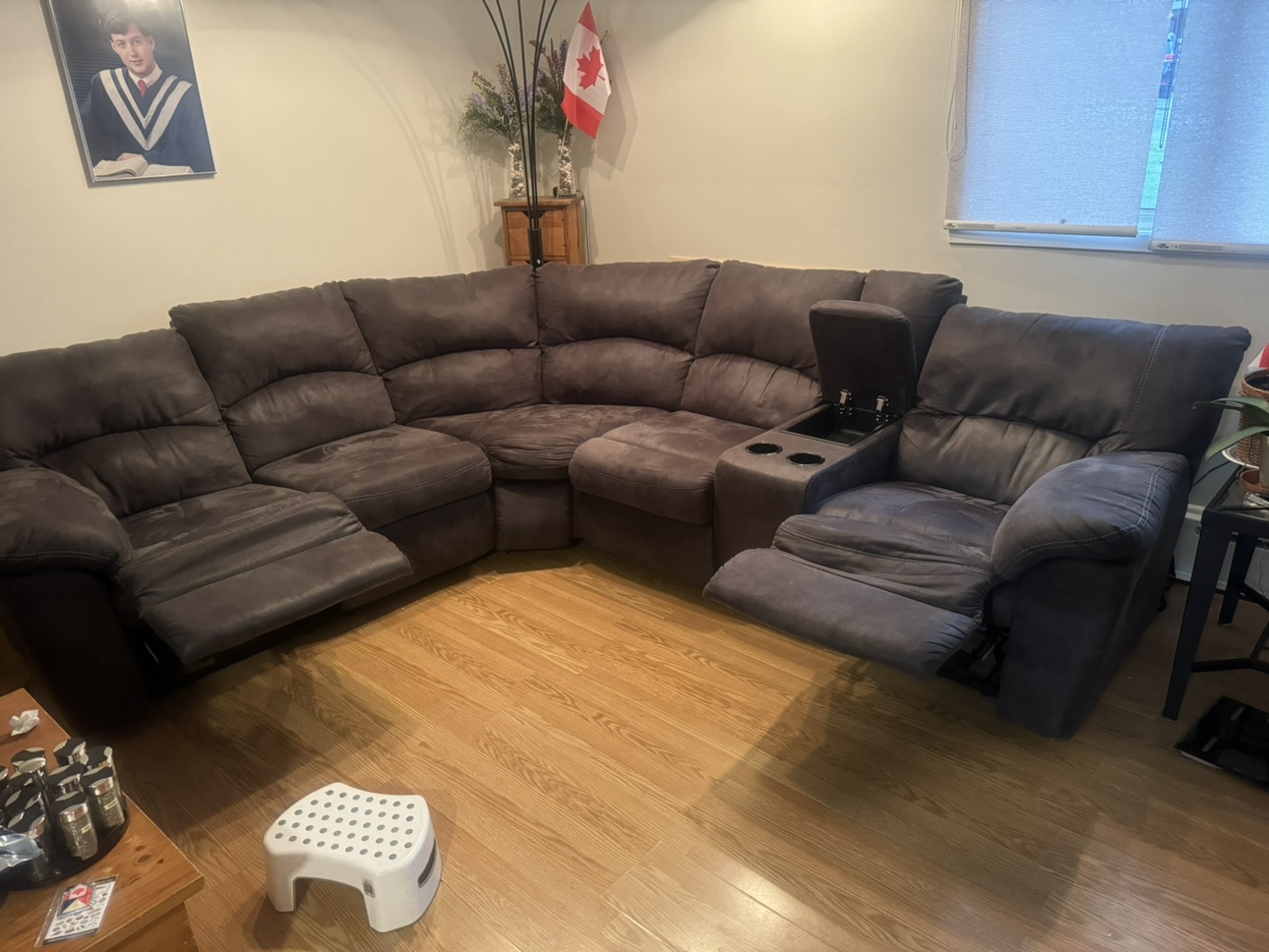Sectional couch recliner