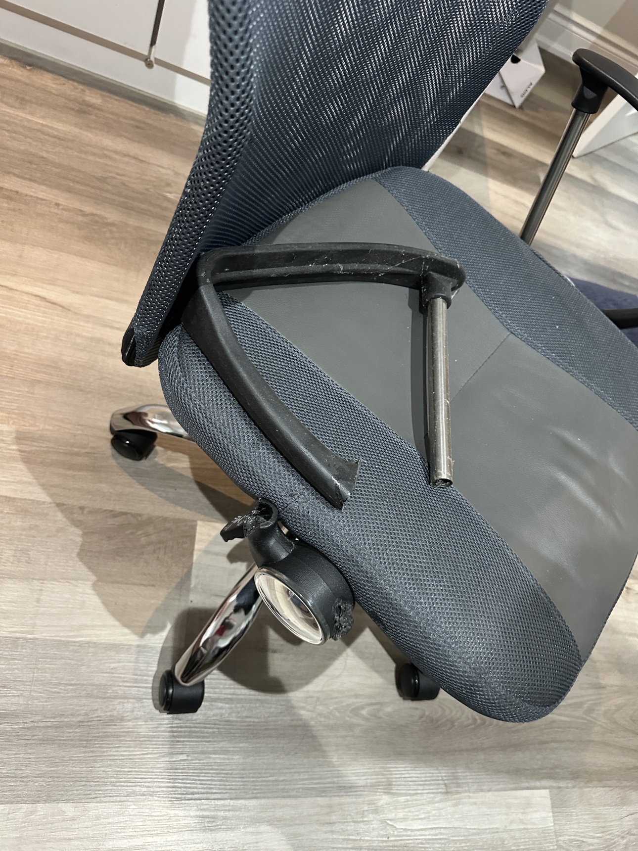 Office Chair with Mesh Back - photo 3