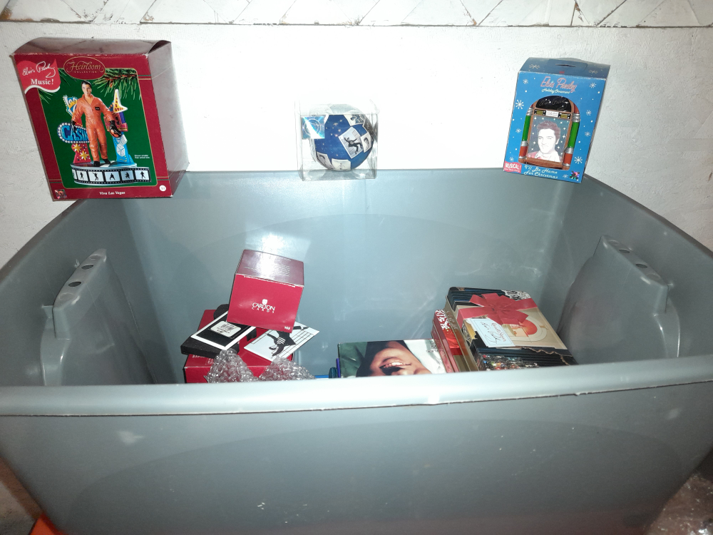 Elvis Presley Memorabilia - photo 2
