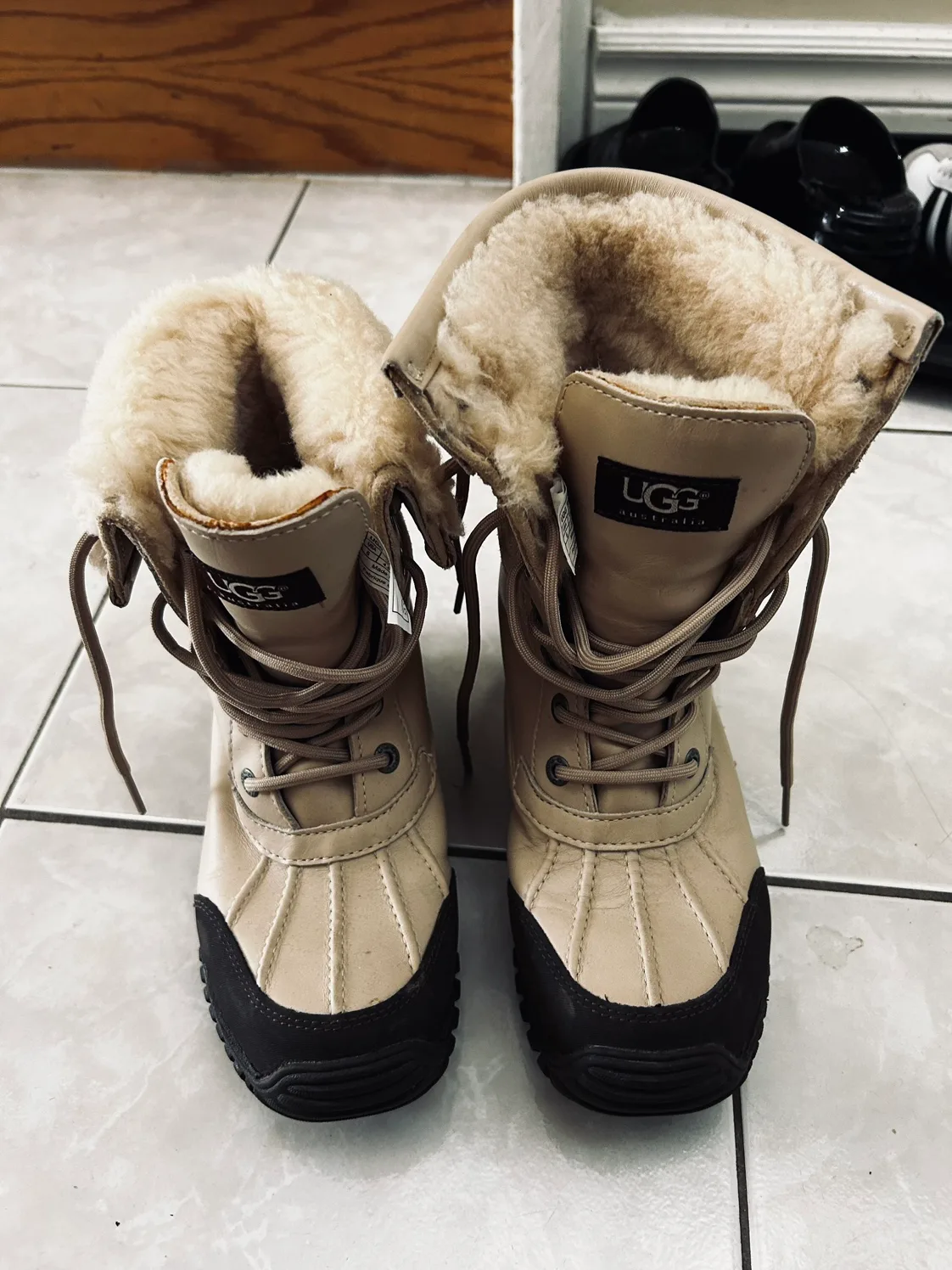 UGG Australia Women's Winter Boots thumbnail