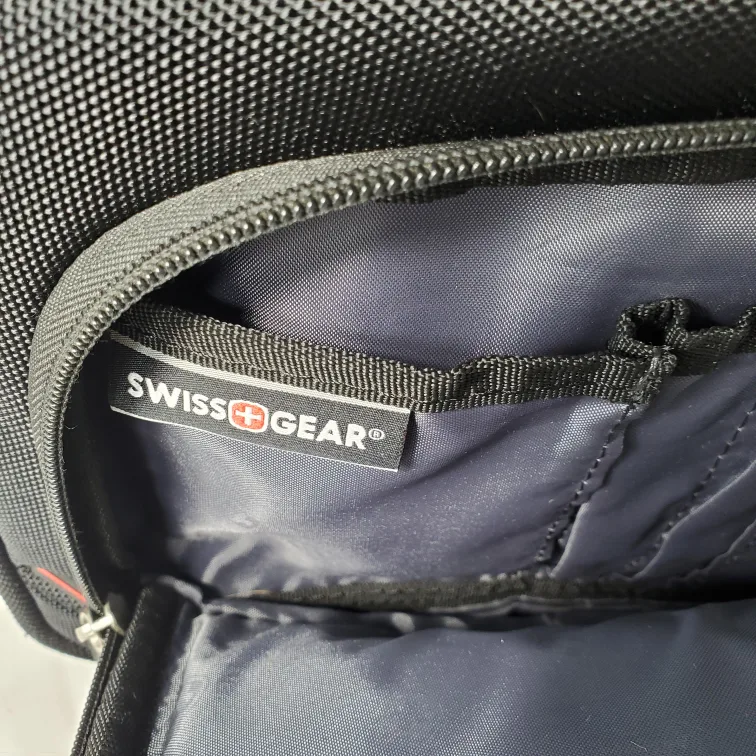 SwissGear Rolling Carry-On Suitcase image indicator(9)