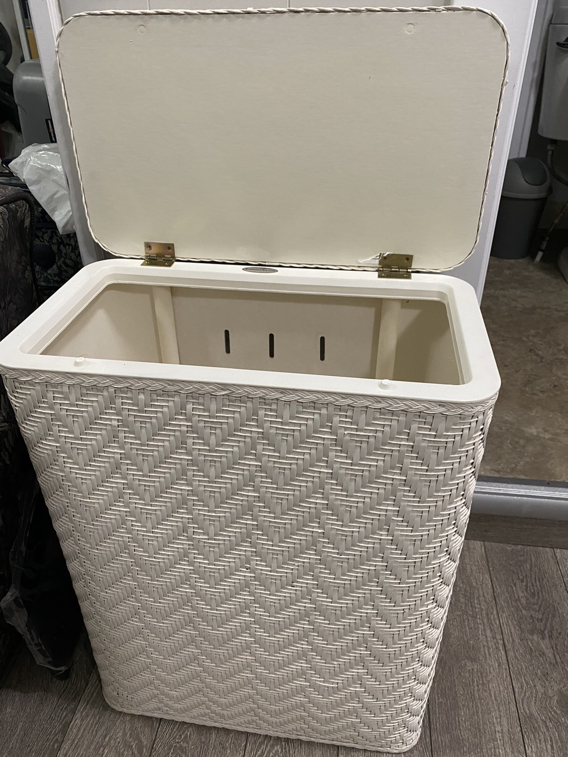 White Wicker Laundry Basket - photo 2