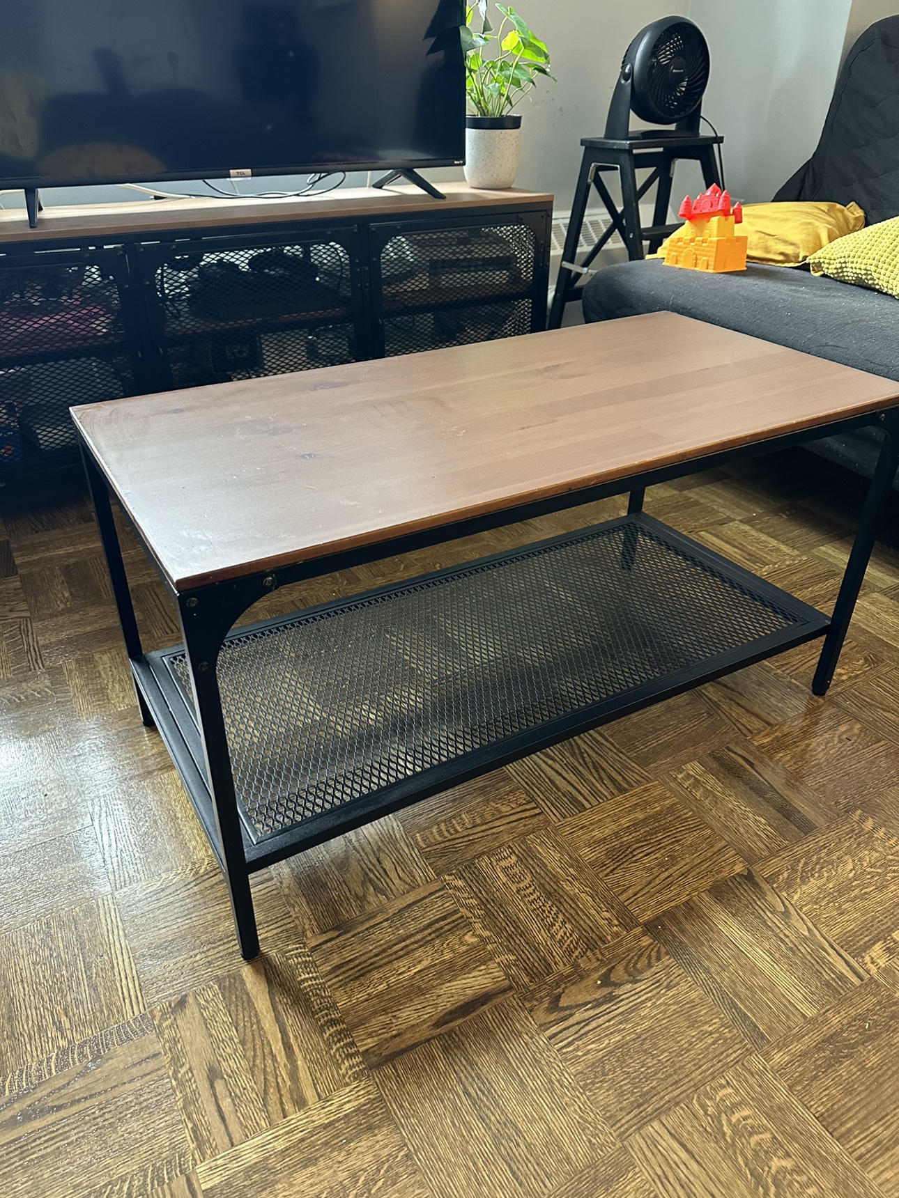Coffee Table with Shelf -IKea - photo 2