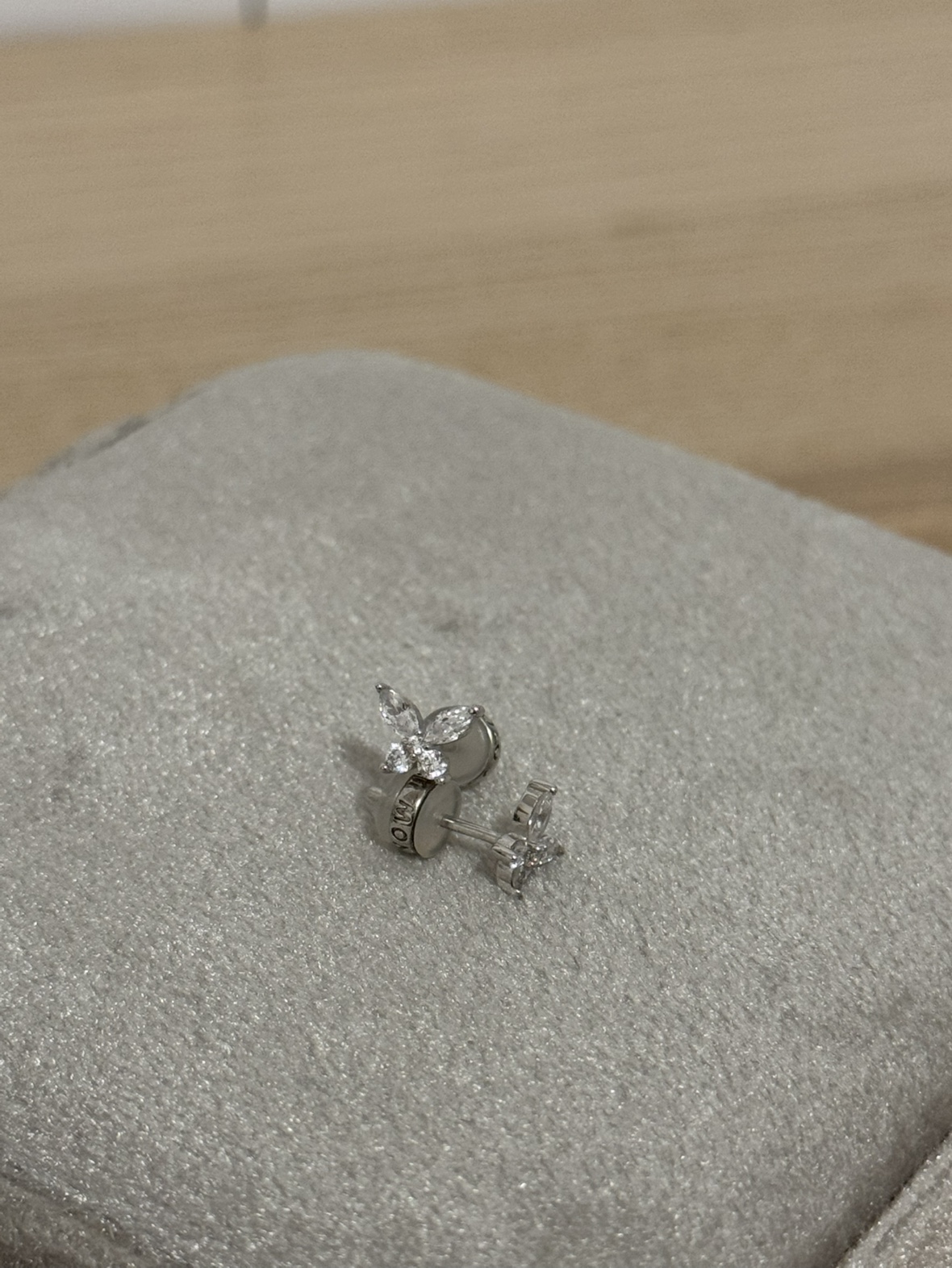 APM Monaco BUTTERFLY STUD EARRINGS - photo 5