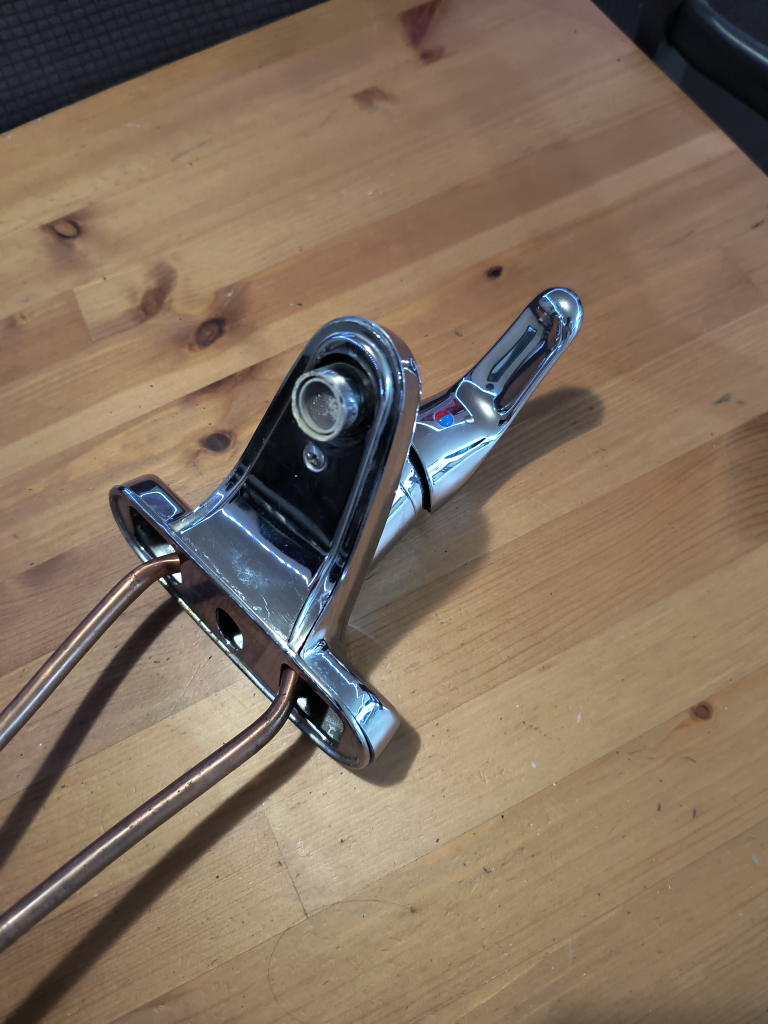 Single Handle Bathroom Faucet - photo 2