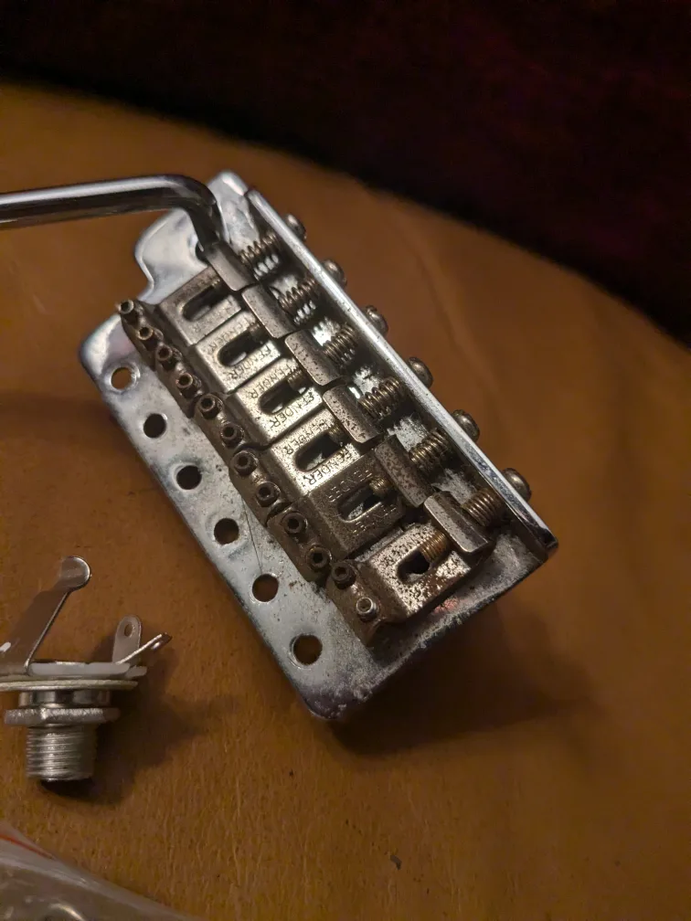 Original Fender Guitar Stratocaster Tremolo Bridge Assembly + image indicator(3)