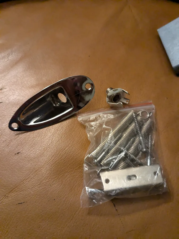 Original Fender Guitar Stratocaster Tremolo Bridge Assembly + image indicator(6)