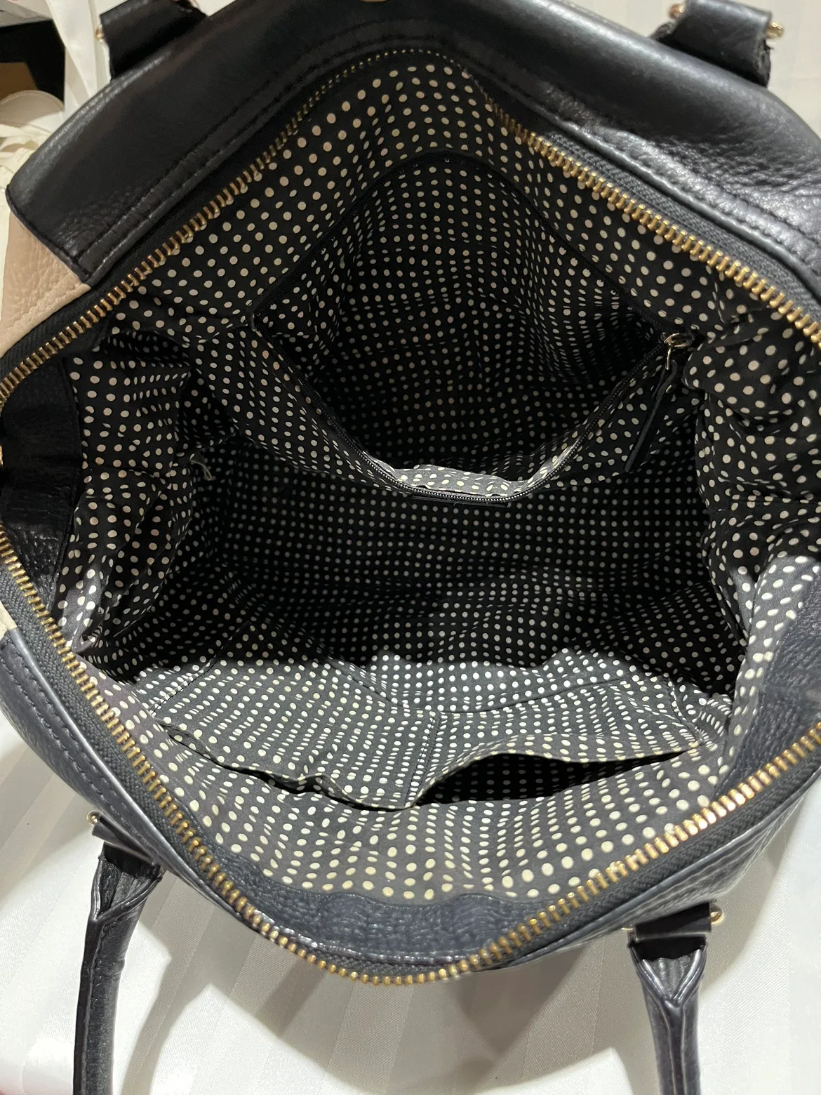 Kate Spade Large Leather Bag image indicator(7)