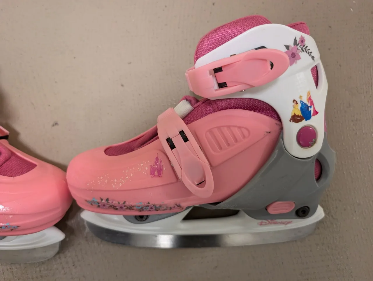 Disney Princess Figure Skates Size 1 to 4 image indicator(2)