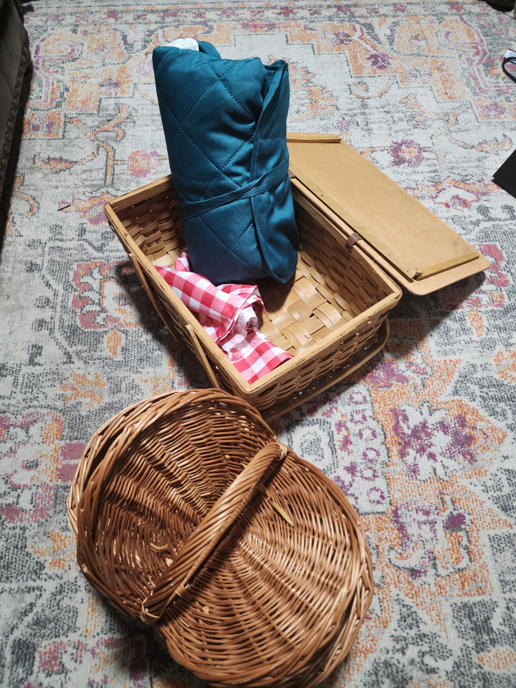 Wicker Picnic Basket Set w/waterproof blanket